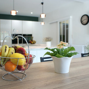 Cuisine rustique transformée en cuisine moderne