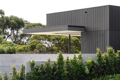 Inspiration for a large modern home design in Sydney.