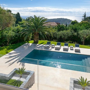 Inspiration för stora moderna rektangulär pooler, med marksten i betong