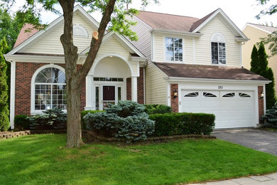 Example of a classic exterior home design in Chicago