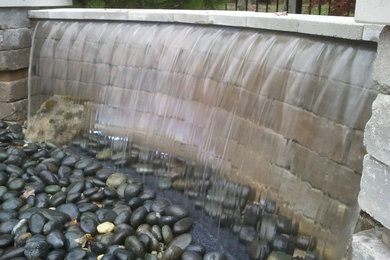 Photo of a contemporary landscaping in Detroit.