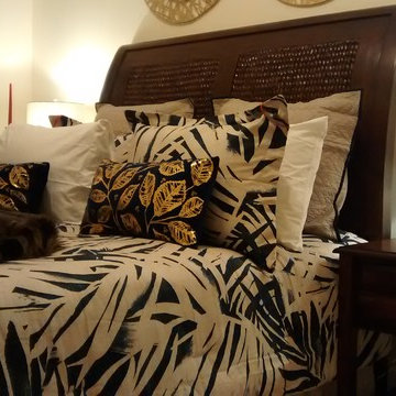Guest room - Chic Tropical Retreat