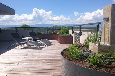 Inspiration for a modern deck in Lyon.