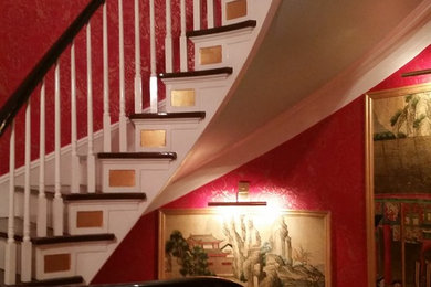 Staircase - huge traditional staircase idea in New York
