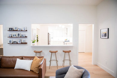 Minimalist home design photo in Dallas