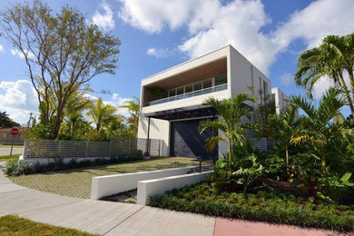 Trendy exterior home photo in Miami