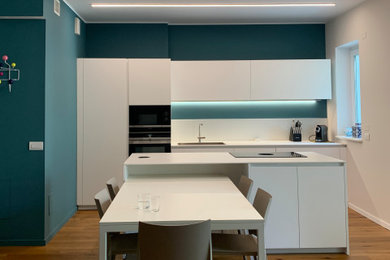 Example of a trendy kitchen design