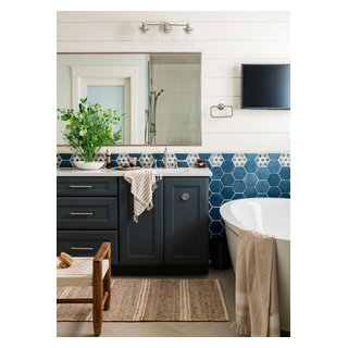Lake Delavan Lake House - Transitional - Bathroom - Chicago - by KED ...