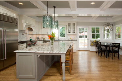 Example of a transitional kitchen design in DC Metro