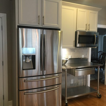 Modern Kitchen Remodel Done With New Portable Kitchen Island