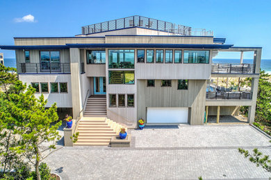 Foto de terraza minimalista en azotea con barandilla de metal