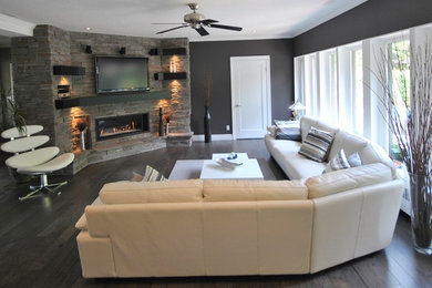 Trendy living room photo in Toronto