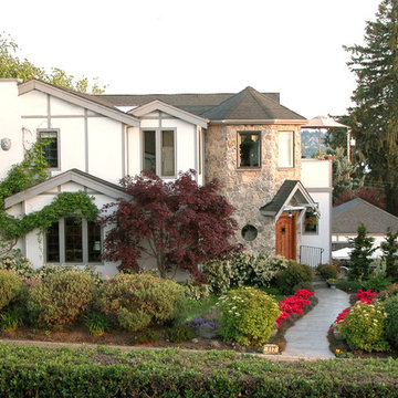Kirkland - Fabulous Tudor style home