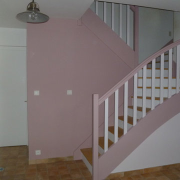 Couleurs douces pour l'escalier de l'entrée