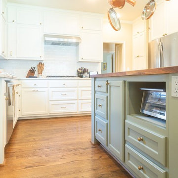 A good shot of the toaster oven cubby. Easy to use too! Pull it out and voila!