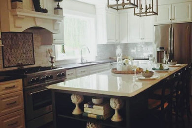 Country kitchen photo in Louisville