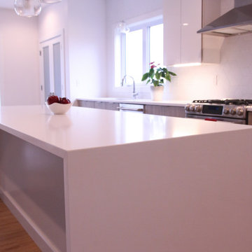 Bright Modern Kitchen