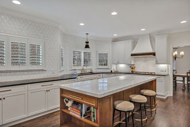 Transitional kitchen photo in Nashville