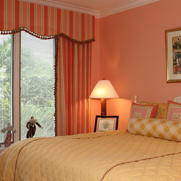 Cheerful Window Treatment and Bedding for Guest Bedroom