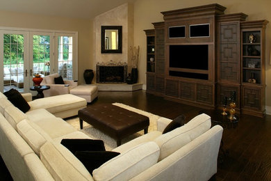 Transitional family room photo in Chicago