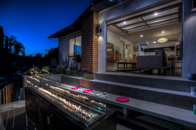 Inspiration for a modern patio remodel in Los Angeles