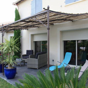 Pergola en fer forgé sur mesure pour terrasse carrelée