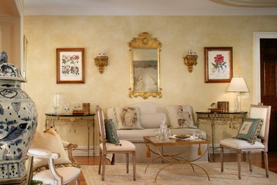 Example of a classic living room design in New York