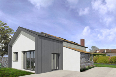 Idées déco pour une petite façade de maison métallique contemporaine à un étage avec un toit en métal et un toit gris.