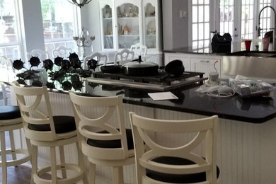 Example of a classic home design design in Dallas