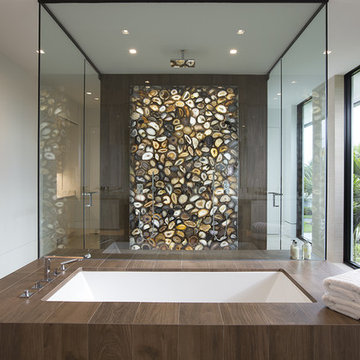 Contemporary Waterfront Elegance