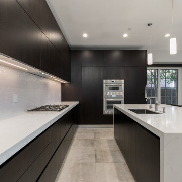 Summit Ridge Ultra-Modern Kitchen