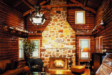 Great room- Luce Creek Log Cottage