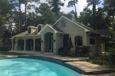Elegant exterior home photo in Houston