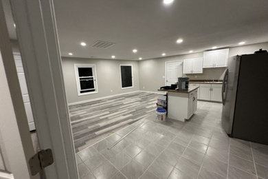 Minimalist home design photo in Chicago