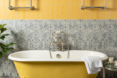 Photo of a traditional bathroom in Surrey.