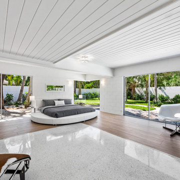 Mid-Century Indoor–Outdoor Living Space — Lido Shores Sarasota