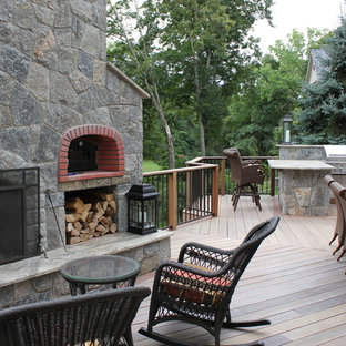 ニューヨークのトランジショナルスタイルのおしゃれなデッキの写真