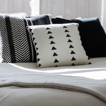 Teen Girl Black/White/ Gray Bedroom