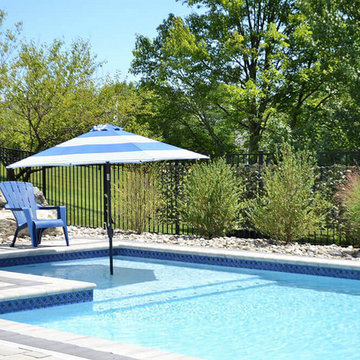 Tanning Ledge with Umbrella Holder