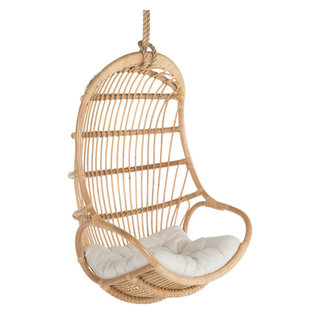 Rattan Offers a Meditative Focal Point in This Yoga Studio