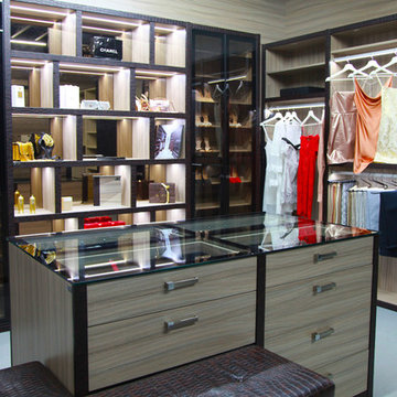 Signature Collection Walk-in Closet by VelArt