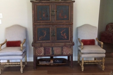Example of a transitional living room design