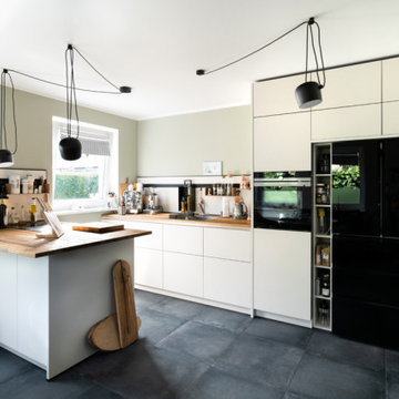 Designerküche mit Echtholz-Arbeitsplatte