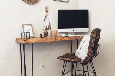 Une console bureau avec des pieds en épingle