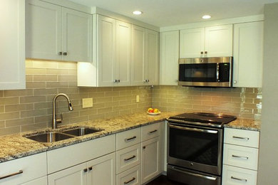 Transitional kitchen photo in Cincinnati