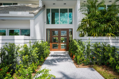Example of a transitional entryway design in Miami