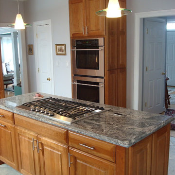 Riverside Gardens Remodel - Honeywood Cherry Raised Panel
