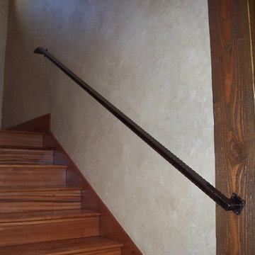 Tuhaye Handrail