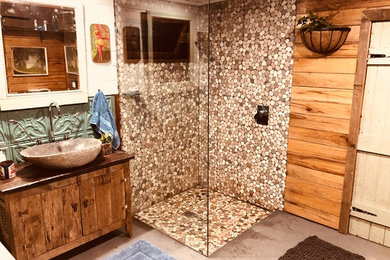 ゴールドコーストにあるエクレクティックスタイルのおしゃれな浴室の写真