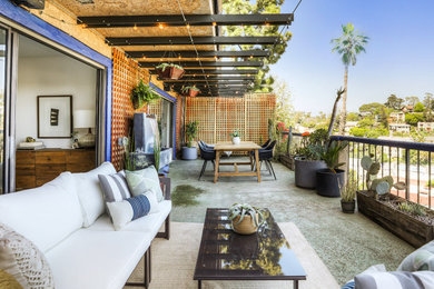 Example of an eclectic patio design in Los Angeles